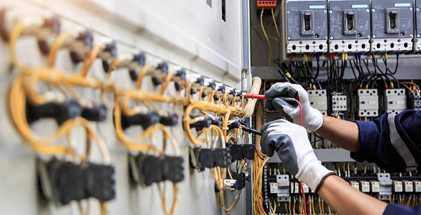 Professional Electrician technician working in Riverview, MI